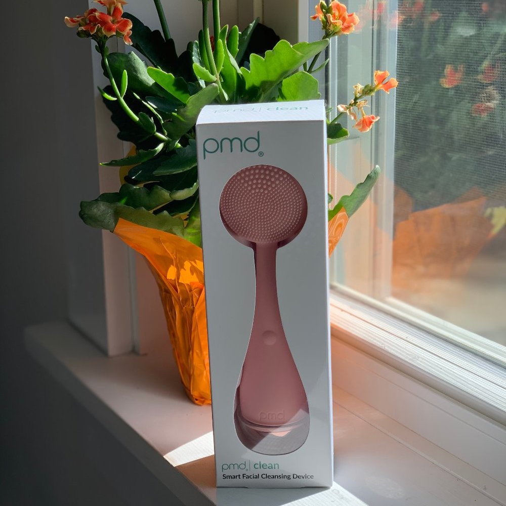 PMD Clean: Smart Facial Cleansing Device